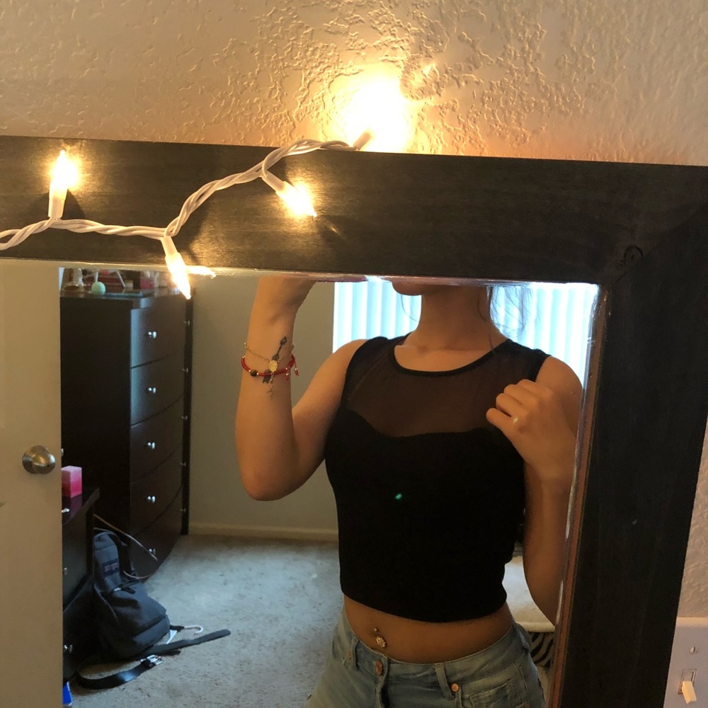 Mesh neck line